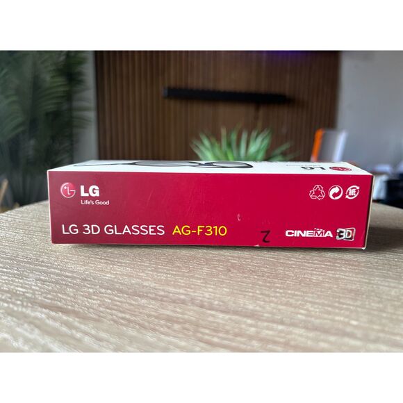 LG Cinema 3D passive glasses, model AG‑F310 (box of 2) - Picture 2 of 2